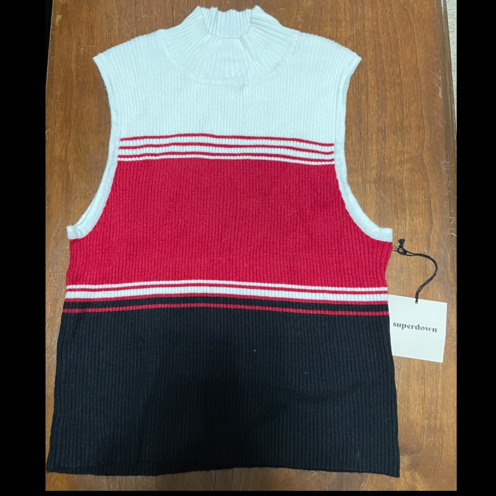 BNWT Superdown cropped Sleeveless mock turtle neck Knit Sweater large
